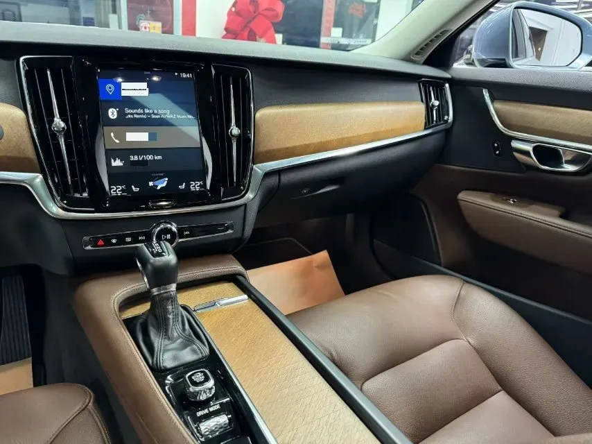 2019 Infiniti Q70 2.0T 211HP L4 7AT,autocango,china used car exporter,china ev exporter,chinese used car exporter,chinese used ev exporter