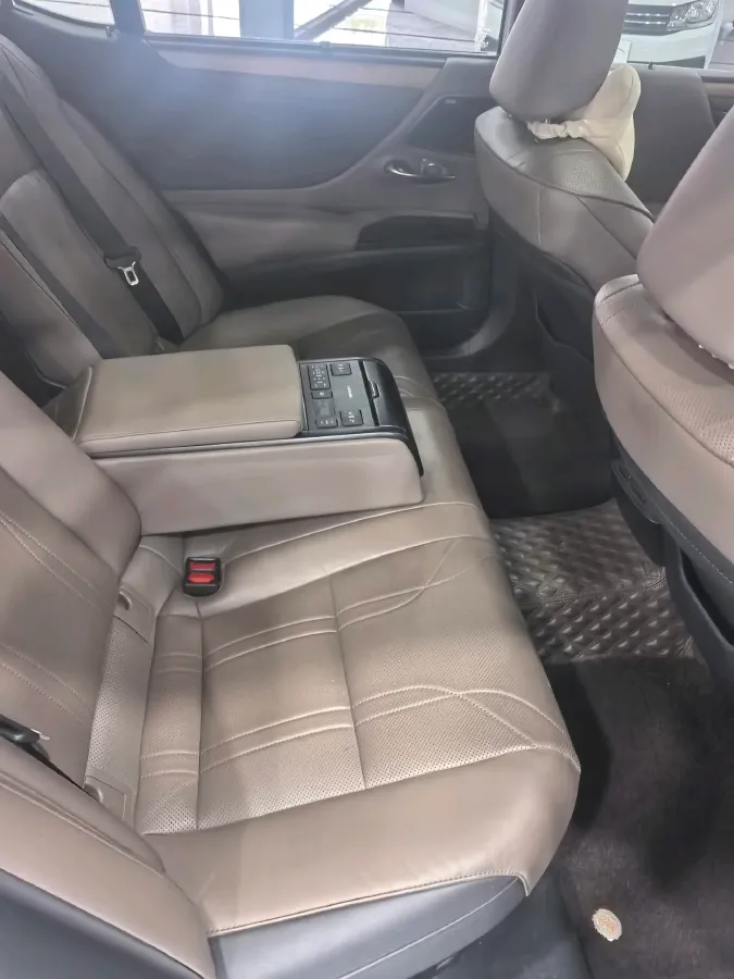 2021 Lexus ES 2.5L 178HP L4 E-CVT Hybrid,autocango,china used car exporter,china ev exporter,chinese used car exporter,chinese used ev exporter
