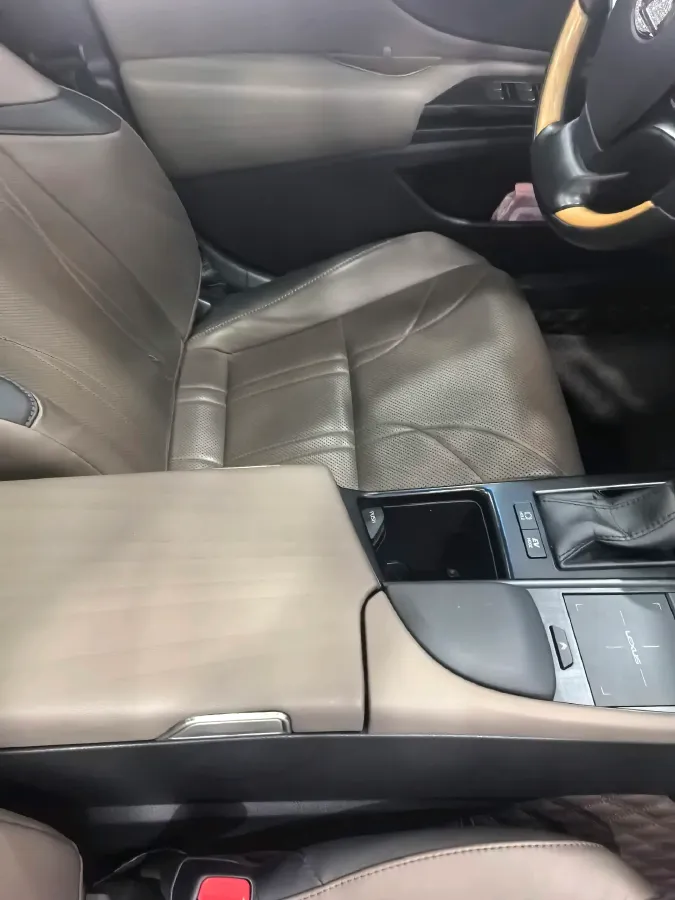 2021 Lexus ES 2.5L 178HP L4 E-CVT Hybrid,autocango,china used car exporter,china ev exporter,chinese used car exporter,chinese used ev exporter