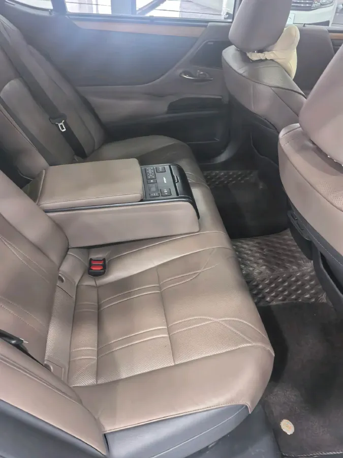 2021 Lexus ES 2.5L 178HP L4 E-CVT Hybrid,autocango,china used car exporter,china ev exporter,chinese used car exporter,chinese used ev exporter