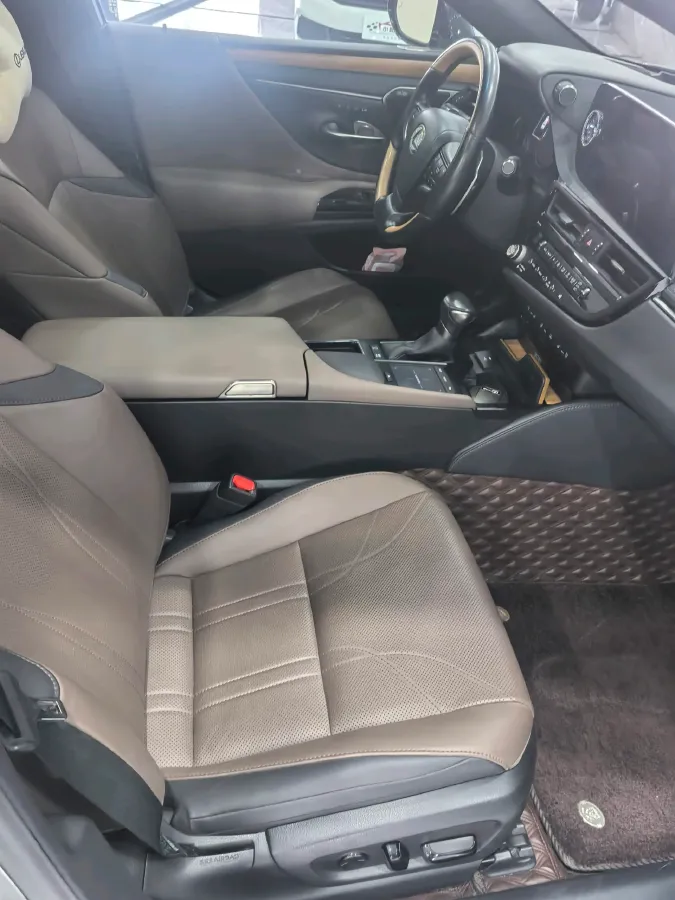 2021 Lexus ES 2.5L 178HP L4 E-CVT Hybrid,autocango,china used car exporter,china ev exporter,chinese used car exporter,chinese used ev exporter