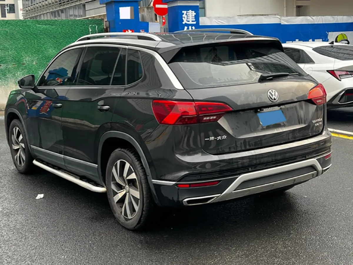 2019 Jeep Cherokee 2.0T 234HP L4 9AT,autocango,china used car exporter,china ev exporter,chinese used car exporter,chinese used ev exporter