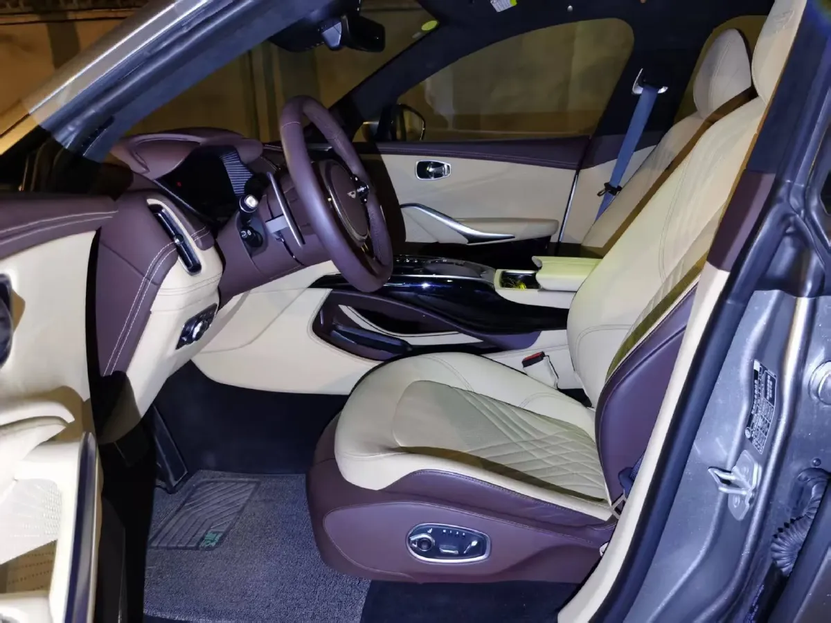 2023 Aston Martin DBX 3.0T 435HP L6 9AT,autocango,china used car exporter,china ev exporter,chinese used car exporter,chinese used ev exporter