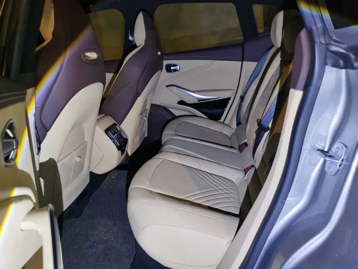 2023 Aston Martin DBX 3.0T 435HP L6 9AT,autocango,china used car exporter,china ev exporter,chinese used car exporter,chinese used ev exporter