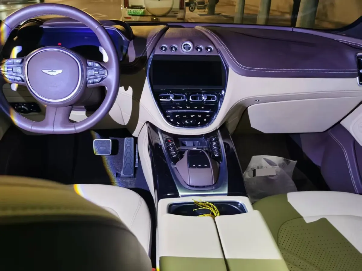 2023 Aston Martin DBX 3.0T 435HP L6 9AT,autocango,china used car exporter,china ev exporter,chinese used car exporter,chinese used ev exporter
