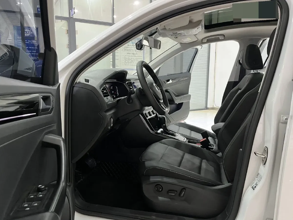 2022 Volkswagen T-Roc 1.4T 150HP L4 7DCT,autocango,china used car exporter,china ev exporter,chinese used car exporter,chinese used ev exporter