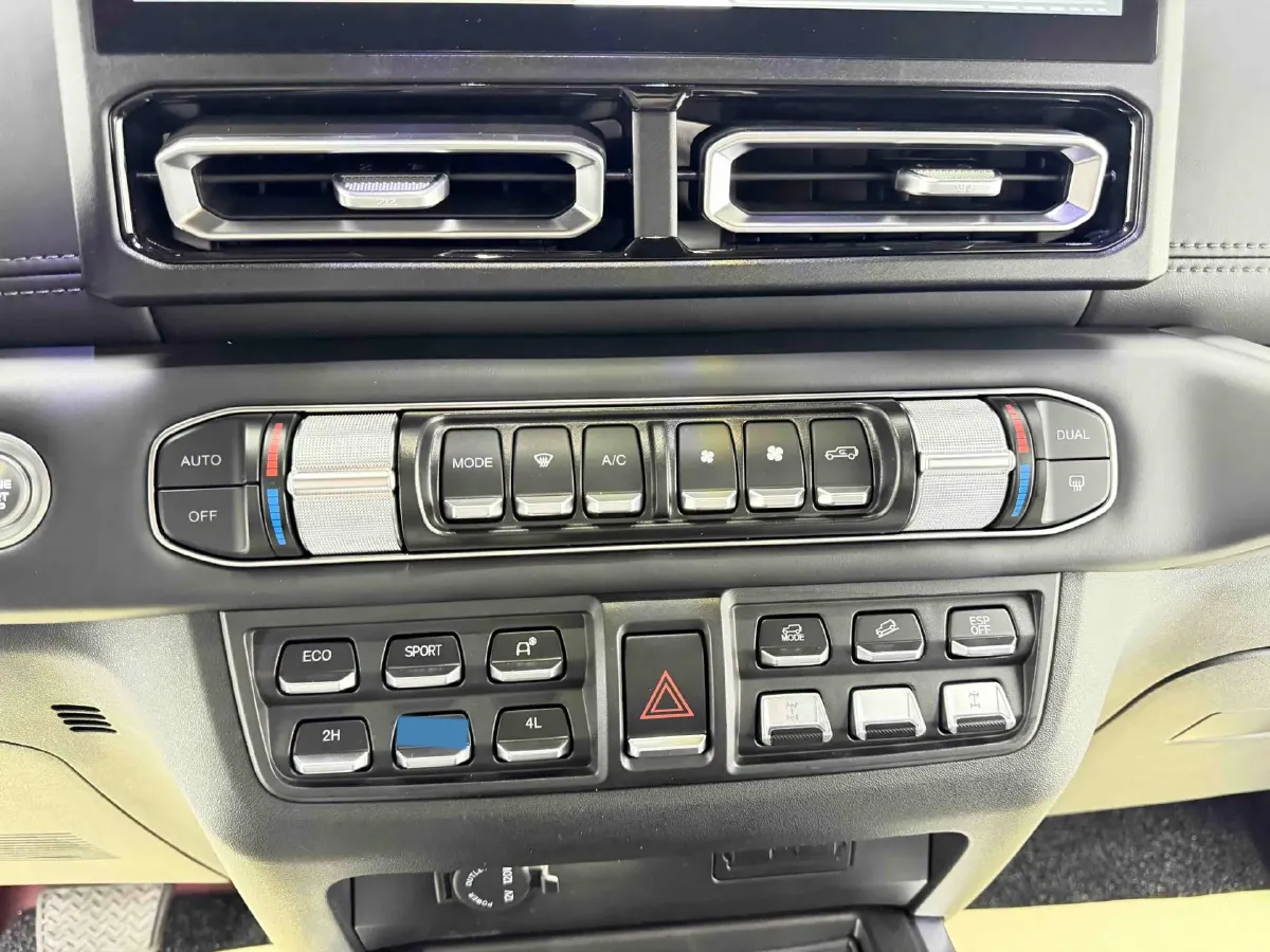 2025 212 212 T01 2.0T 252HP L4 8AT,autocango,china used car exporter,china ev exporter,chinese used car exporter,chinese used ev exporter