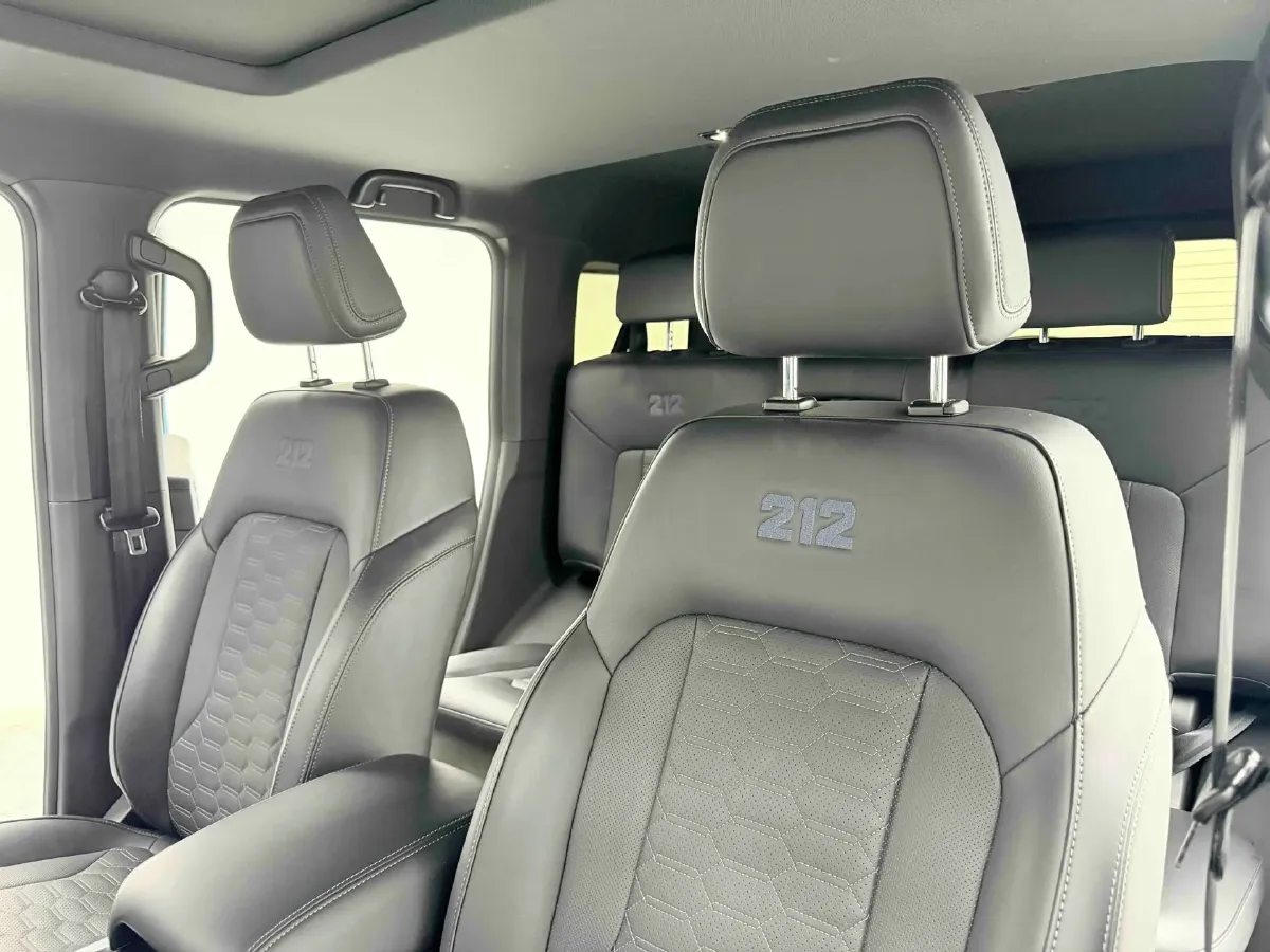 2025 212 212 T01 2.0T 252HP L4 8AT,autocango,china used car exporter,china ev exporter,chinese used car exporter,chinese used ev exporter