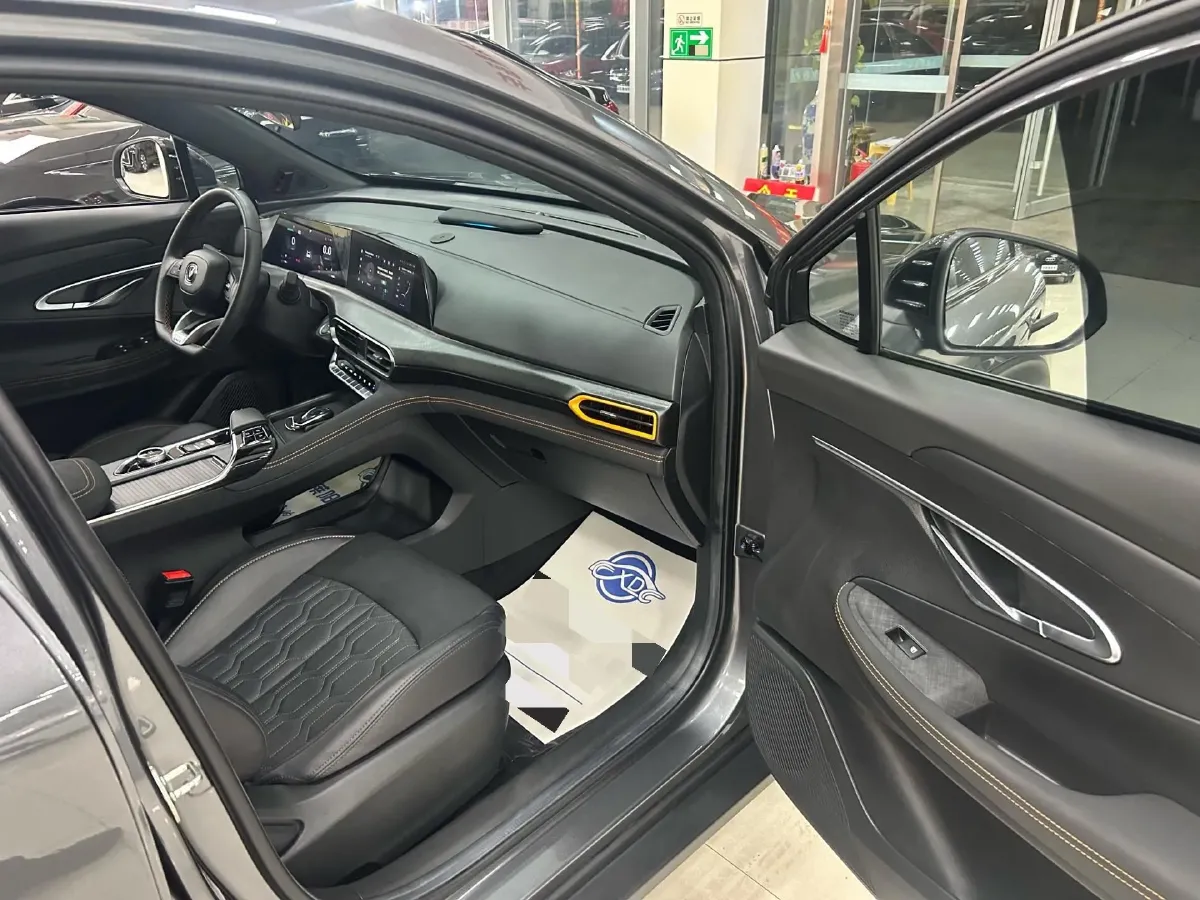 2022 ChangAn UNI-T 1.5T 188HP L4 7DCT,autocango,china used car exporter,china ev exporter,chinese used car exporter,chinese used ev exporter