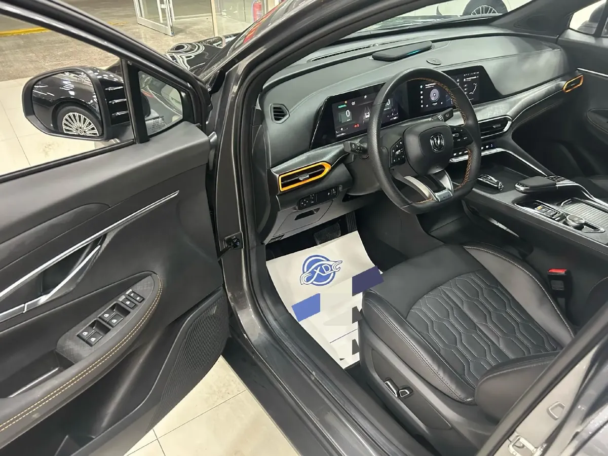 2022 ChangAn UNI-T 1.5T 188HP L4 7DCT,autocango,china used car exporter,china ev exporter,chinese used car exporter,chinese used ev exporter