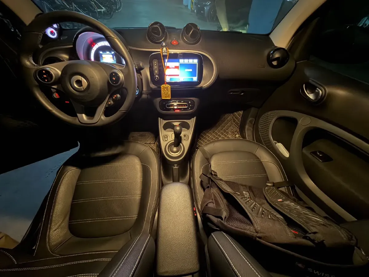 2019 Smart smart fortwo 0.9T 90HP L3 6DCT,autocango,china used car exporter,china ev exporter,chinese used car exporter,chinese used ev exporter