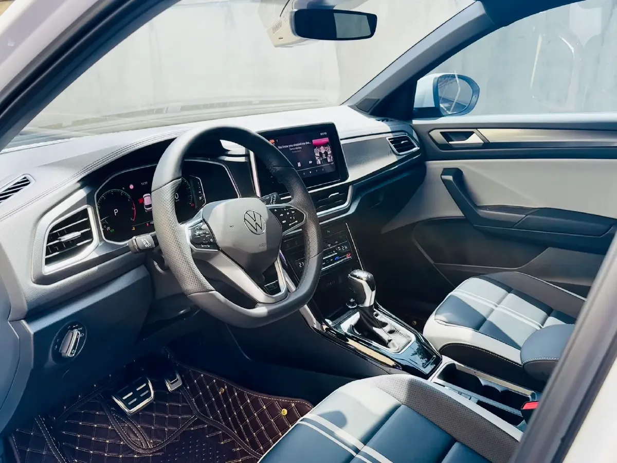 2025 Volkswagen T-Roc 1.5T 160HP L4 7DCT,autocango,china used car exporter,china ev exporter,chinese used car exporter,chinese used ev exporter