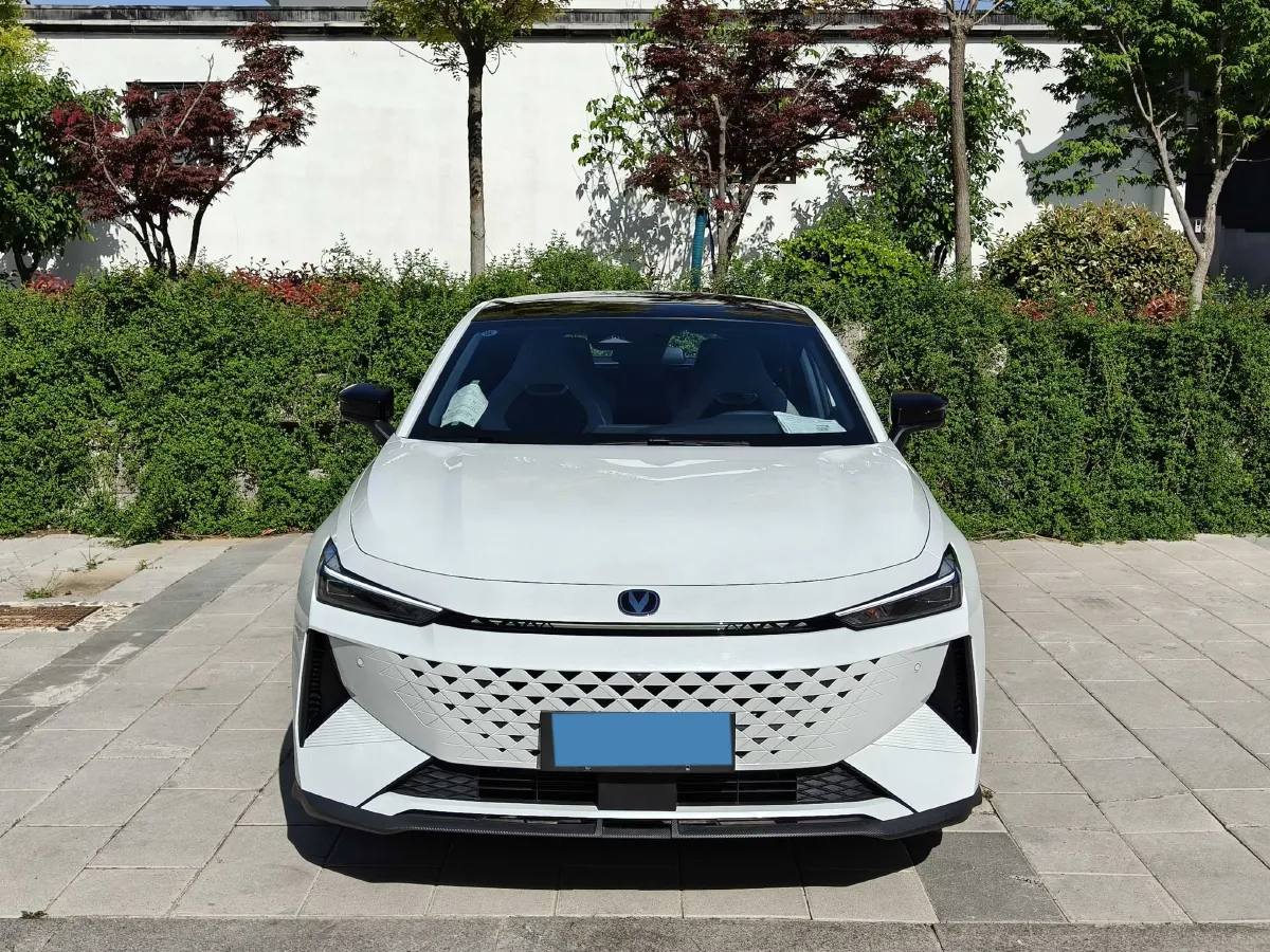 2024 ChangAn UNI-V iDD 1.5L 110HP L4 E-CVT PHEV 18.99KWH,autocango,china used car exporter,china ev exporter,chinese used car exporter,chinese used ev exporter