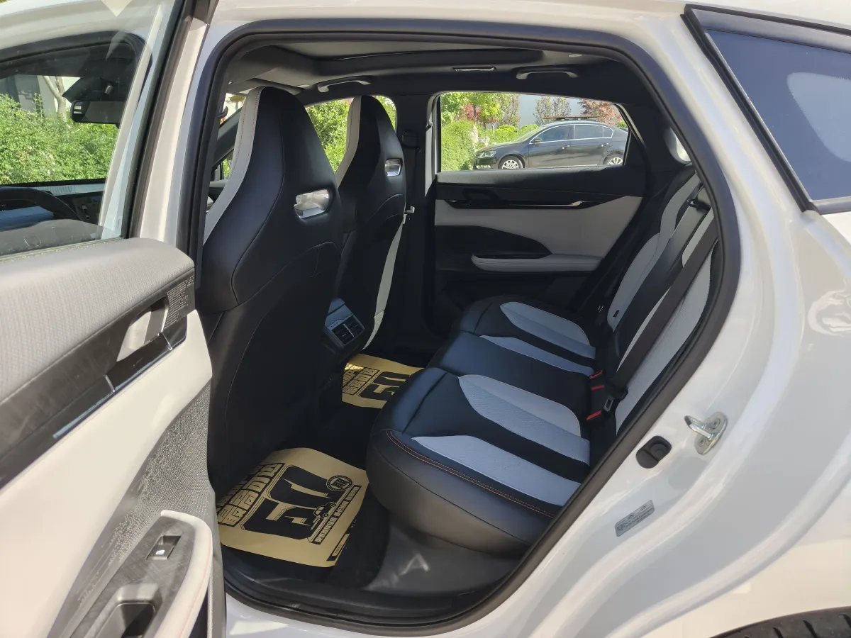 2024 ChangAn UNI-V iDD 1.5L 110HP L4 E-CVT PHEV 18.99KWH,autocango,china used car exporter,china ev exporter,chinese used car exporter,chinese used ev exporter