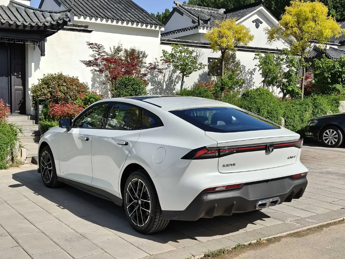 2024 ChangAn UNI-V iDD 1.5L 110HP L4 E-CVT PHEV 18.99KWH,autocango,china used car exporter,china ev exporter,chinese used car exporter,chinese used ev exporter