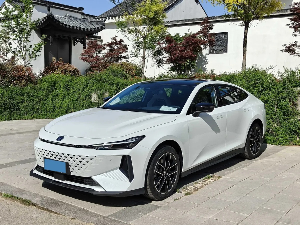 2024 ChangAn UNI-V iDD 1.5L 110HP L4 E-CVT PHEV 18.99KWH,autocango,china used car exporter,china ev exporter,chinese used car exporter,chinese used ev exporter
