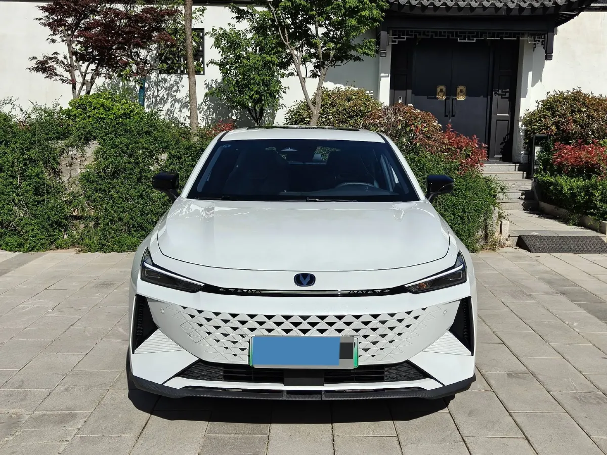 2024 ChangAn UNI-V iDD 1.5L 110HP L4 E-CVT PHEV 18.99KWH,autocango,china used car exporter,china ev exporter,chinese used car exporter,chinese used ev exporter