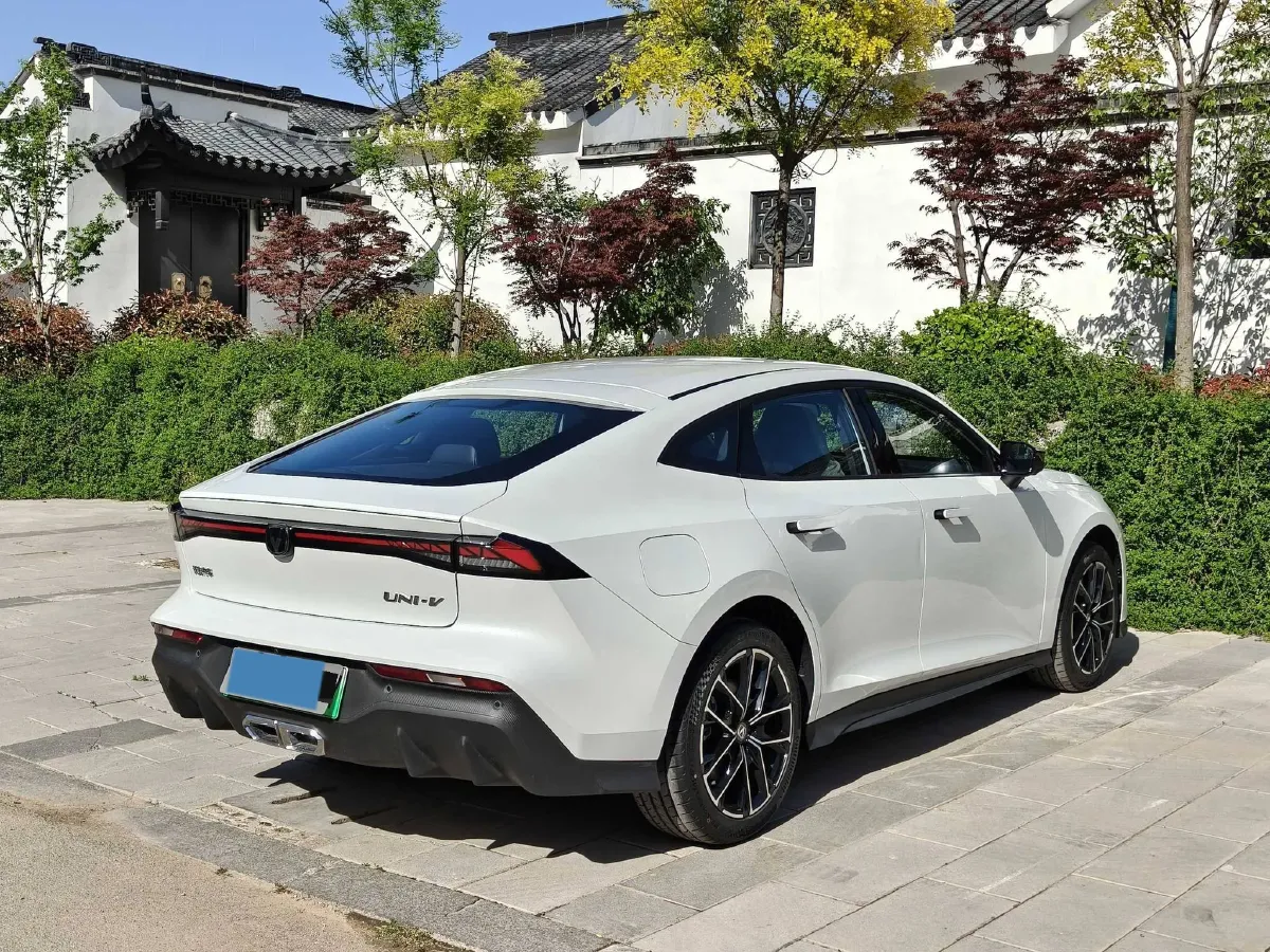2024 ChangAn UNI-V iDD 1.5L 110HP L4 E-CVT PHEV 18.99KWH,autocango,china used car exporter,china ev exporter,chinese used car exporter,chinese used ev exporter