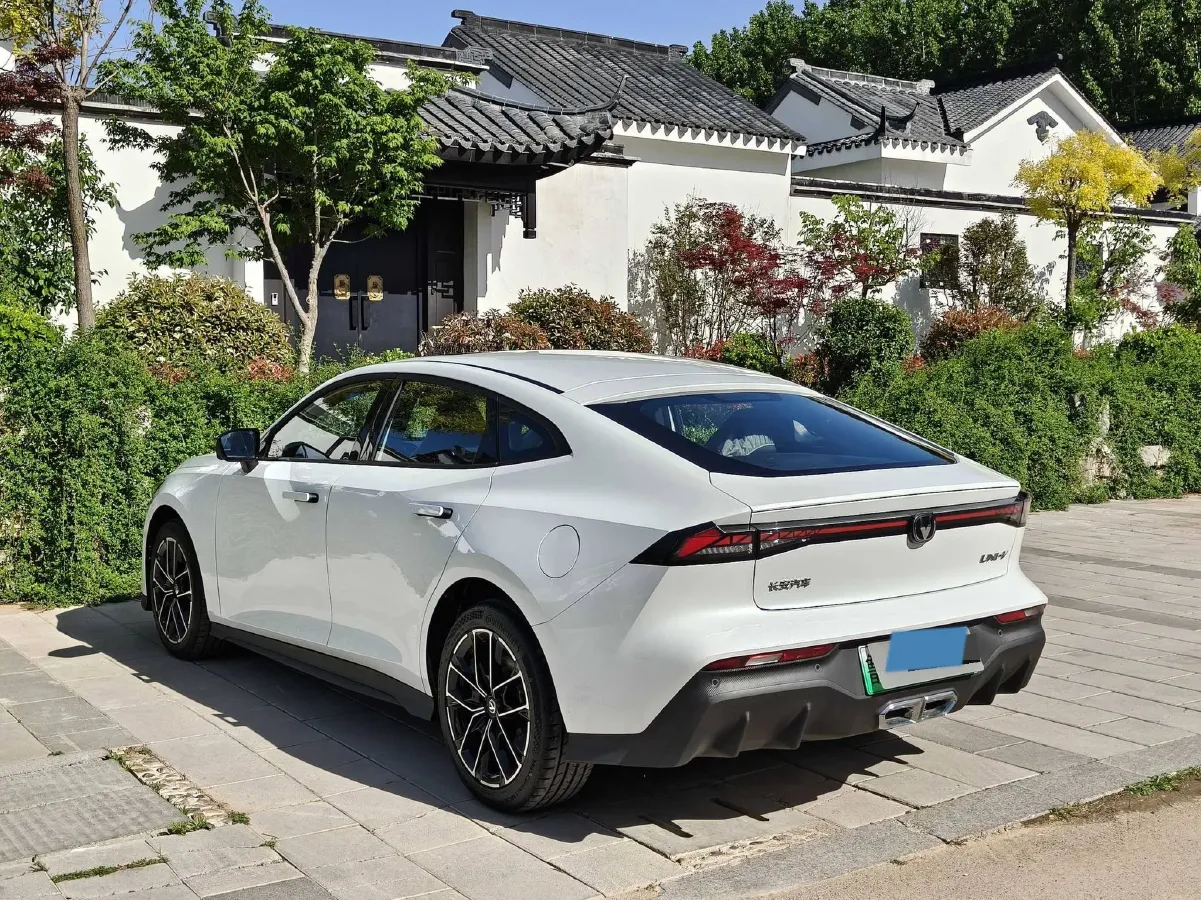 2024 ChangAn UNI-V iDD 1.5L 110HP L4 E-CVT PHEV 18.99KWH,autocango,china used car exporter,china ev exporter,chinese used car exporter,chinese used ev exporter