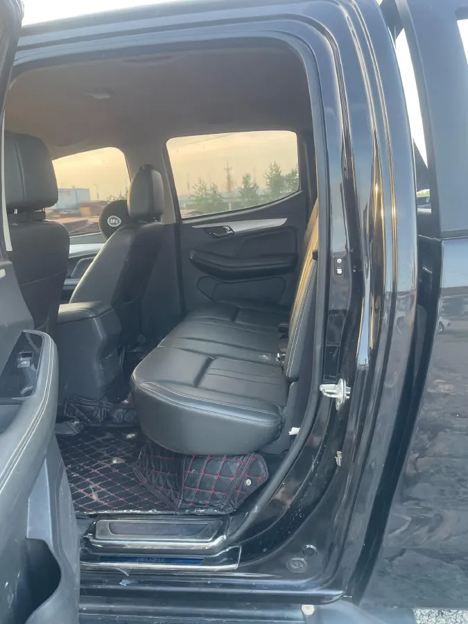 2022 Isuzu RE-MAX Jim 2.8T 120HP L4 5MT,autocango,china used car exporter,china ev exporter,chinese used car exporter,chinese used ev exporter