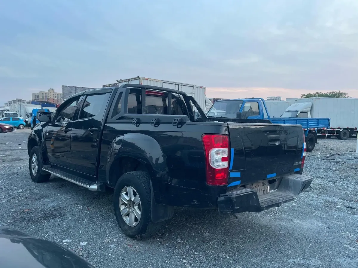 2022 Isuzu RE-MAX Jim 2.8T 120HP L4 5MT,autocango,china used car exporter,china ev exporter,chinese used car exporter,chinese used ev exporter