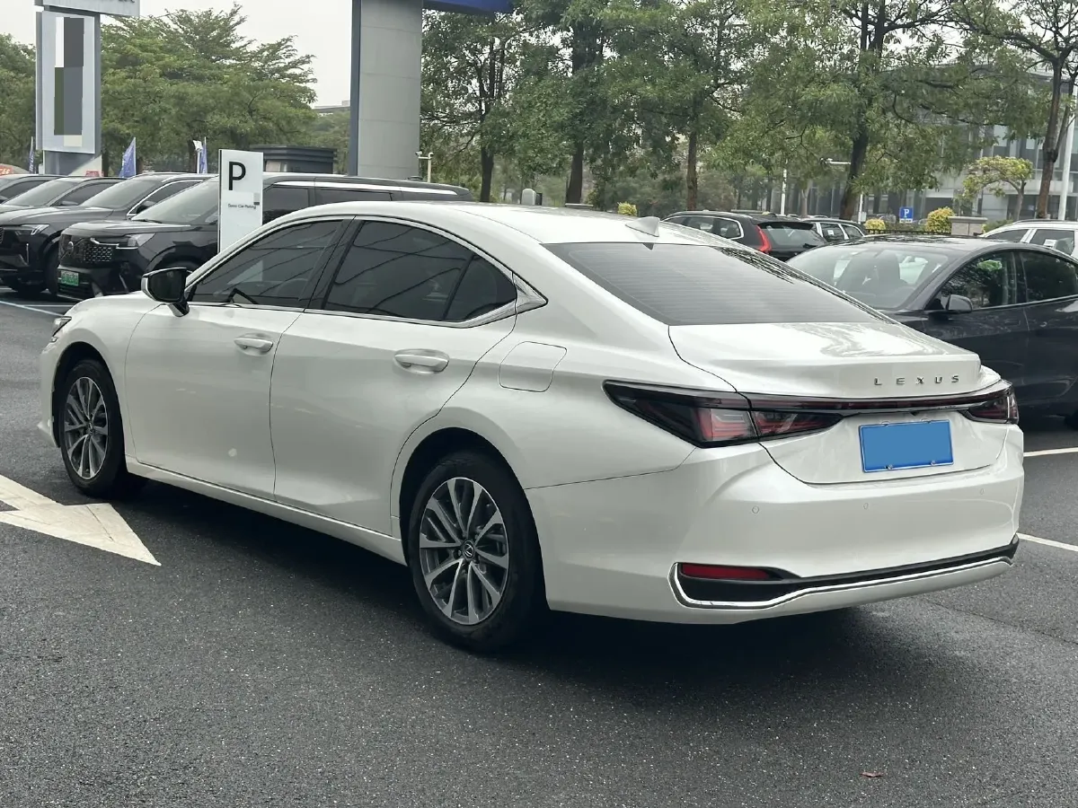 2025 Lexus ES 2.0L 173HP L4 CVT,autocango,china used car exporter,china ev exporter,chinese used car exporter,chinese used ev exporter