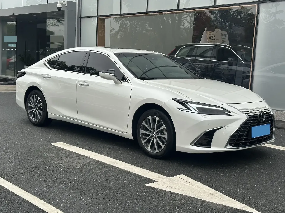 2025 Lexus ES 2.0L 173HP L4 CVT,autocango,china used car exporter,china ev exporter,chinese used car exporter,chinese used ev exporter