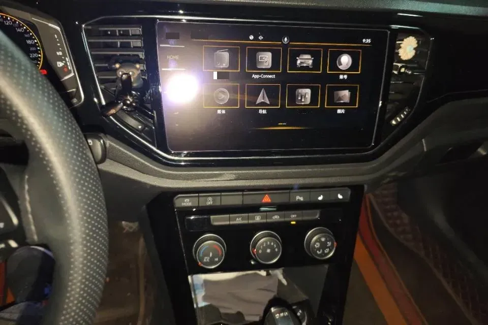 2021 Volkswagen T-Roc 1.4T 150HP L4 7DCT,autocango,china used car exporter,china ev exporter,chinese used car exporter,chinese used ev exporter