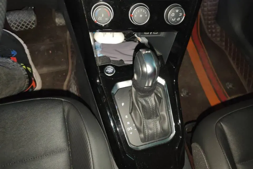 2021 Volkswagen T-Roc 1.4T 150HP L4 7DCT,autocango,china used car exporter,china ev exporter,chinese used car exporter,chinese used ev exporter