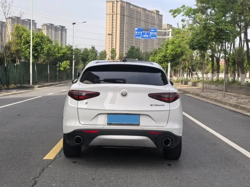 2017 Jaguar XE 2.0T 240HP L4 8AT,autocango,china used car exporter,china ev exporter,chinese used car exporter,chinese used ev exporter