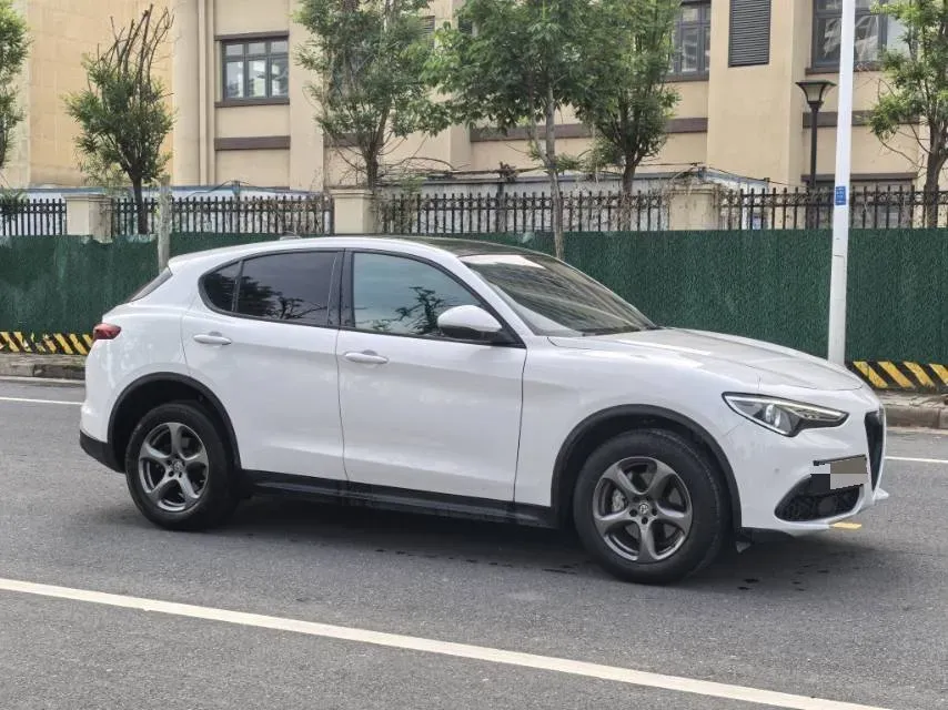 2017 Jaguar XE 2.0T 240HP L4 8AT,autocango,china used car exporter,china ev exporter,chinese used car exporter,chinese used ev exporter