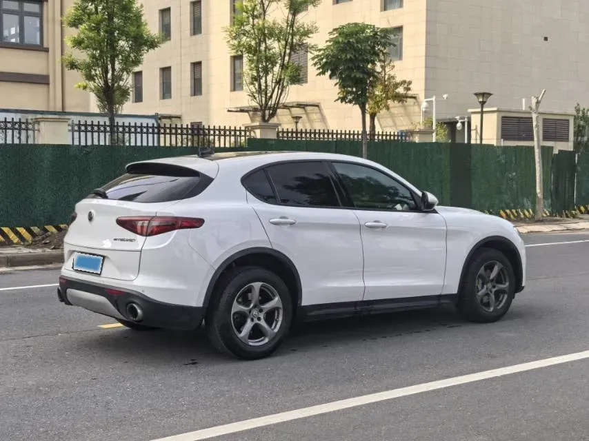 2017 Jaguar XE 2.0T 240HP L4 8AT,autocango,china used car exporter,china ev exporter,chinese used car exporter,chinese used ev exporter