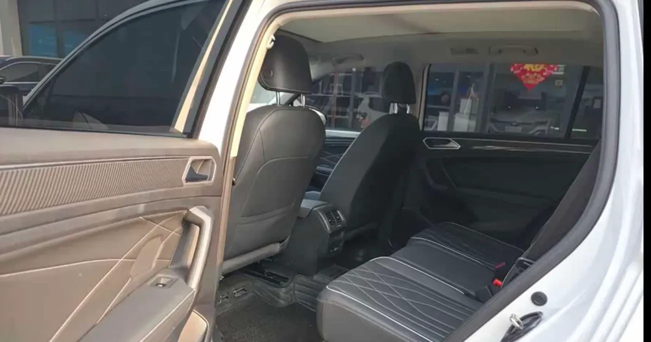 2024 Volkswagen Tiguan L 2.0T 186HP L4 7DCT,autocango,china used car exporter,china ev exporter,chinese used car exporter,chinese used ev exporter