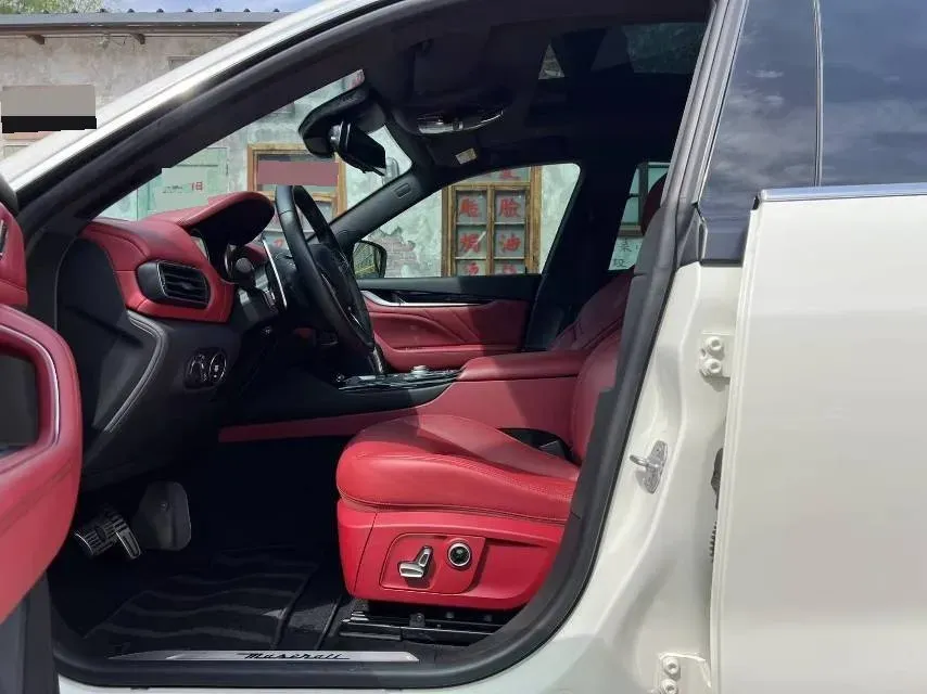 2021 Maserati Levante 3.0T 350HP V6 8AT,autocango,china used car exporter,china ev exporter,chinese used car exporter,chinese used ev exporter