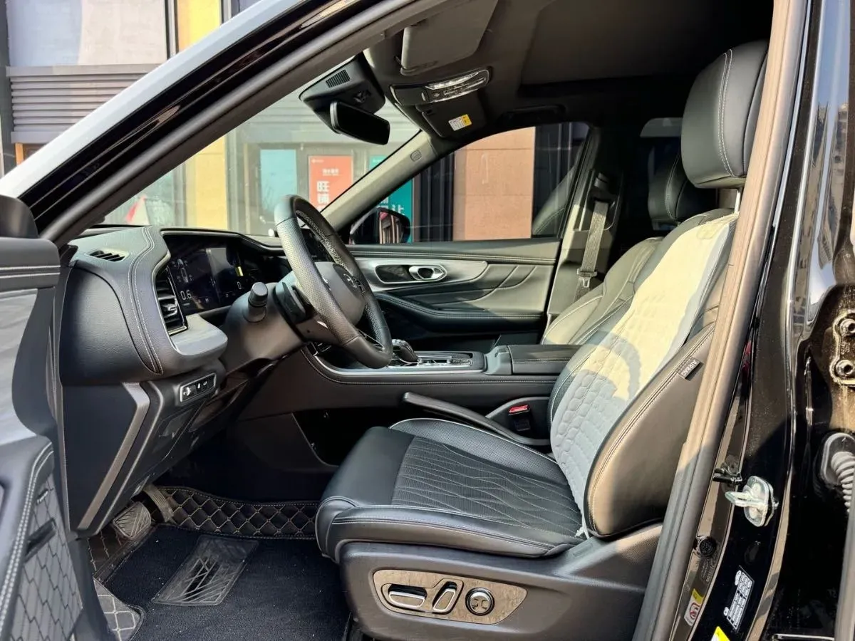 2024 GAC Trumpchi GS8 2.0T 252HP L4 8AT,autocango,china used car exporter,china ev exporter,chinese used car exporter,chinese used ev exporter