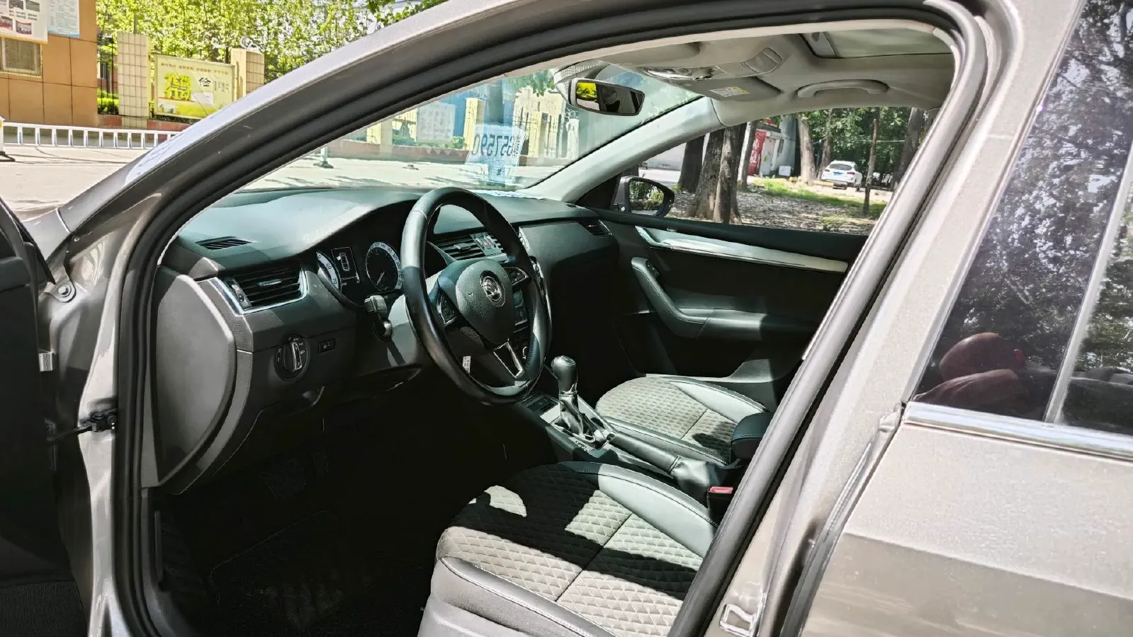 2018 Skoda Octavia 1.6L 110HP L4 6AT,autocango,china used car exporter,china ev exporter,chinese used car exporter,chinese used ev exporter