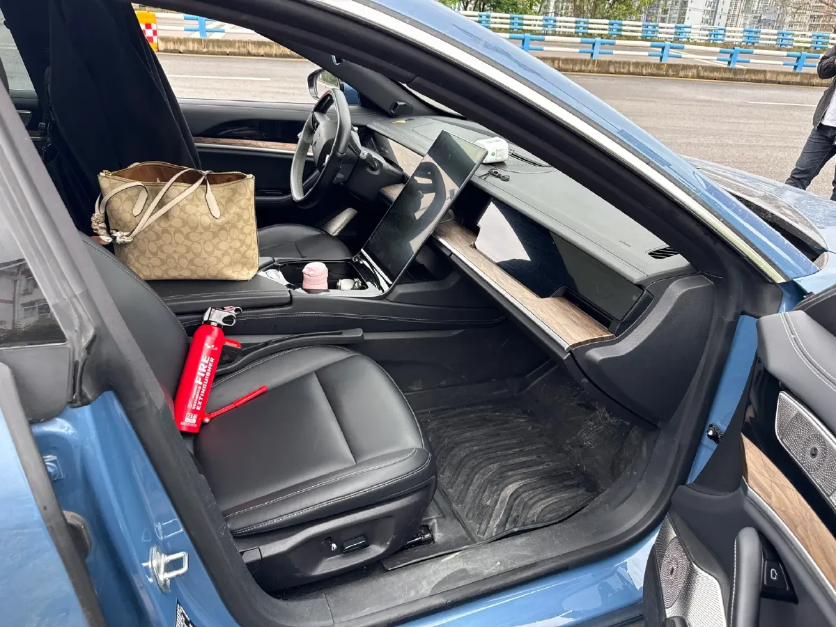 2022 Jeep Grand Commander 2.0T 234HP L4 9AT,autocango,china used car exporter,china ev exporter,chinese used car exporter,chinese used ev exporter