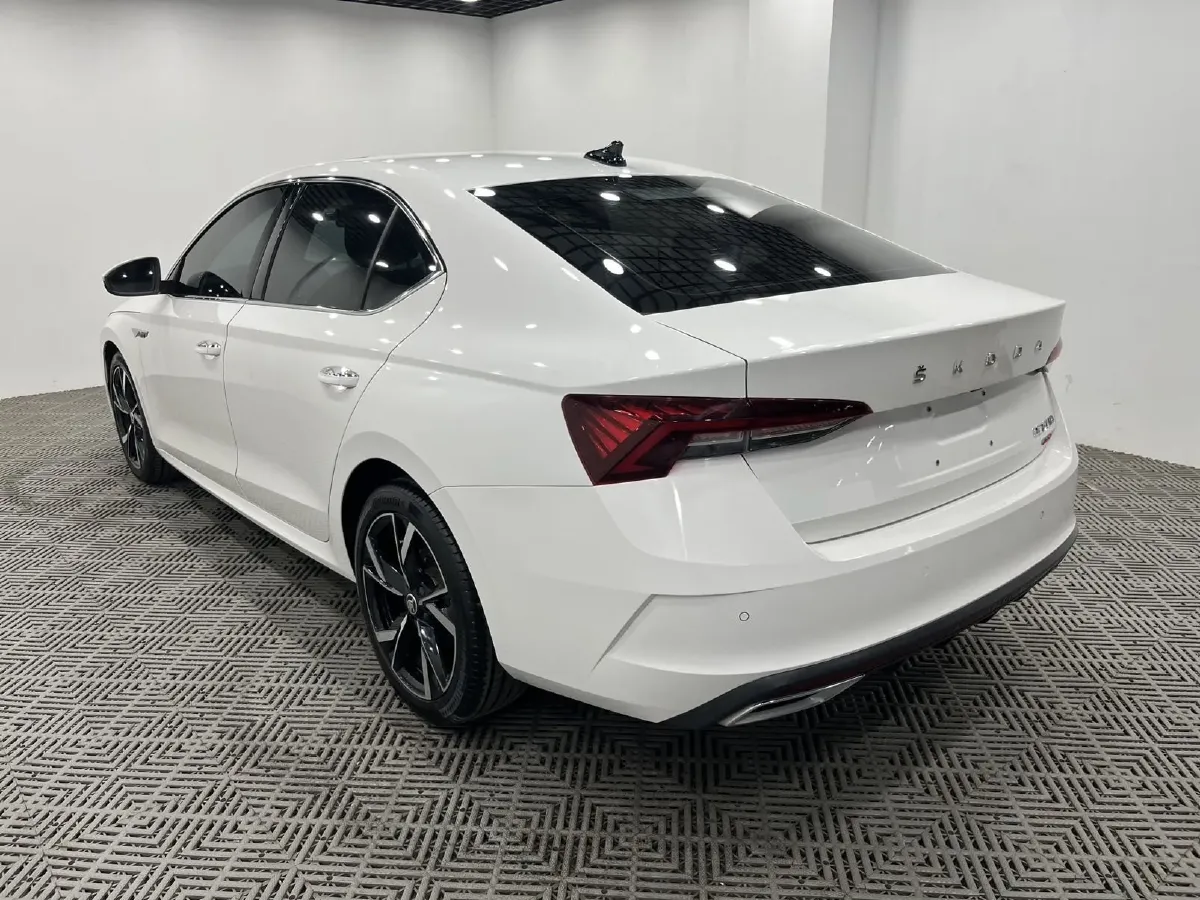 2022 Skoda Octavia 1.4T 150HP L4 7DCT,autocango,china used car exporter,china ev exporter,chinese used car exporter,chinese used ev exporter