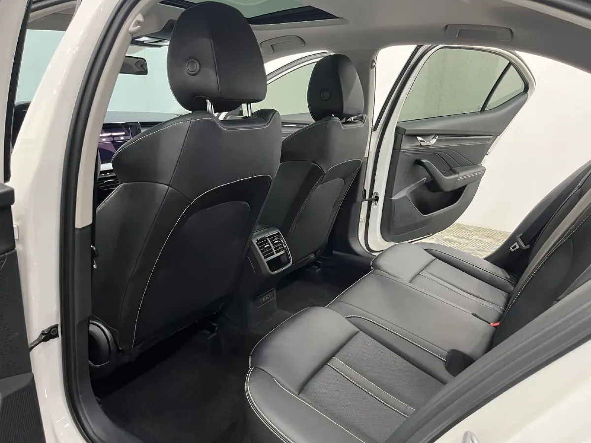 2022 Skoda Octavia 1.4T 150HP L4 7DCT,autocango,china used car exporter,china ev exporter,chinese used car exporter,chinese used ev exporter