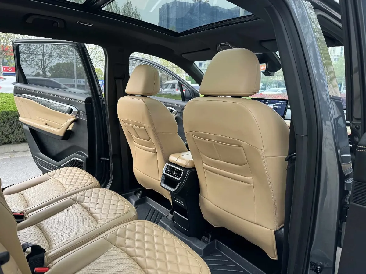 2023 Geely Okavango L 2.0T 218HP L4 7DCT,autocango,china used car exporter,china ev exporter,chinese used car exporter,chinese used ev exporter