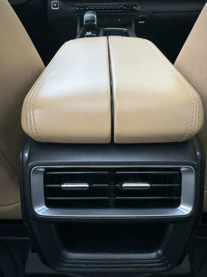 2023 Geely Okavango L 2.0T 218HP L4 7DCT,autocango,china used car exporter,china ev exporter,chinese used car exporter,chinese used ev exporter