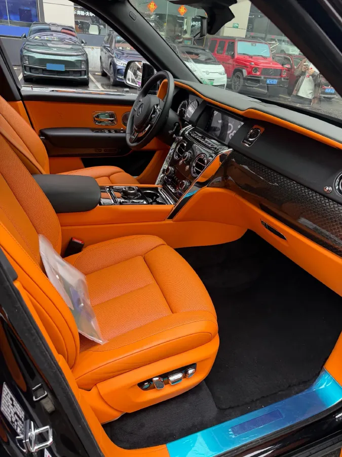 2018 Rolls-Royce Cullinan 6.7T 571HP V12 8AT,autocango,china used car exporter,china ev exporter,chinese used car exporter,chinese used ev exporter