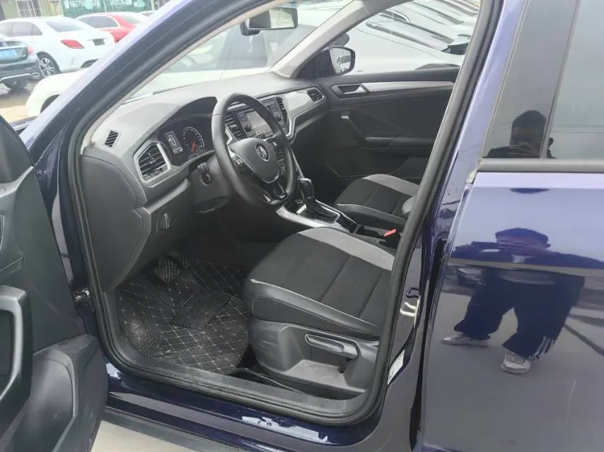 2020 Volkswagen T-Roc 1.4T 131HP L4 7DCT,autocango,china used car exporter,china ev exporter,chinese used car exporter,chinese used ev exporter