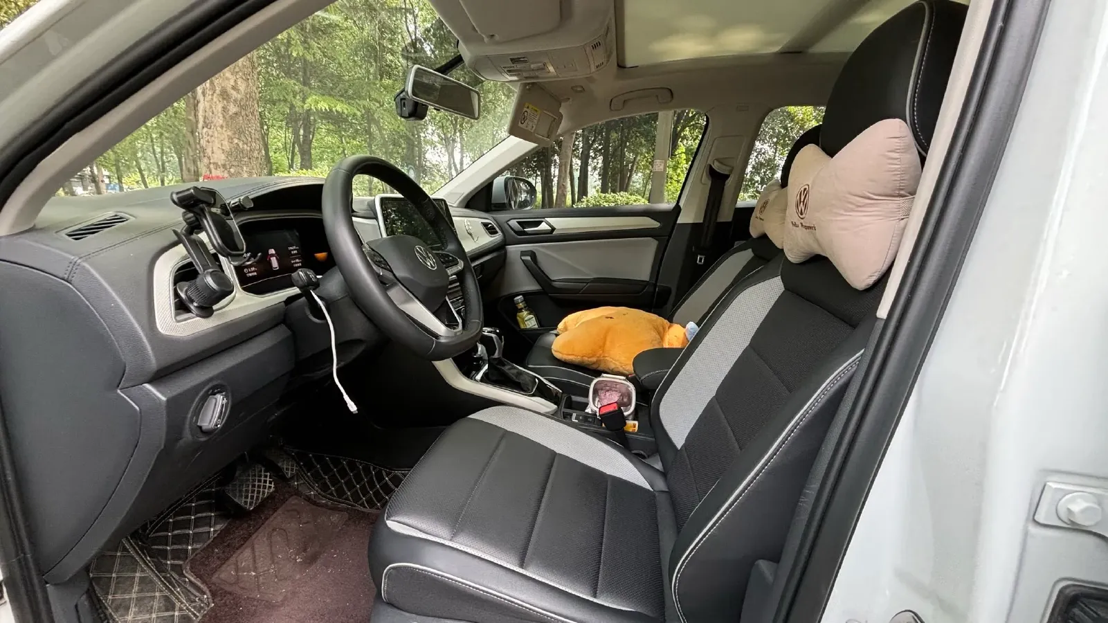 2023 Volkswagen T-Roc 1.4T 150HP L4 7DCT,autocango,china used car exporter,china ev exporter,chinese used car exporter,chinese used ev exporter