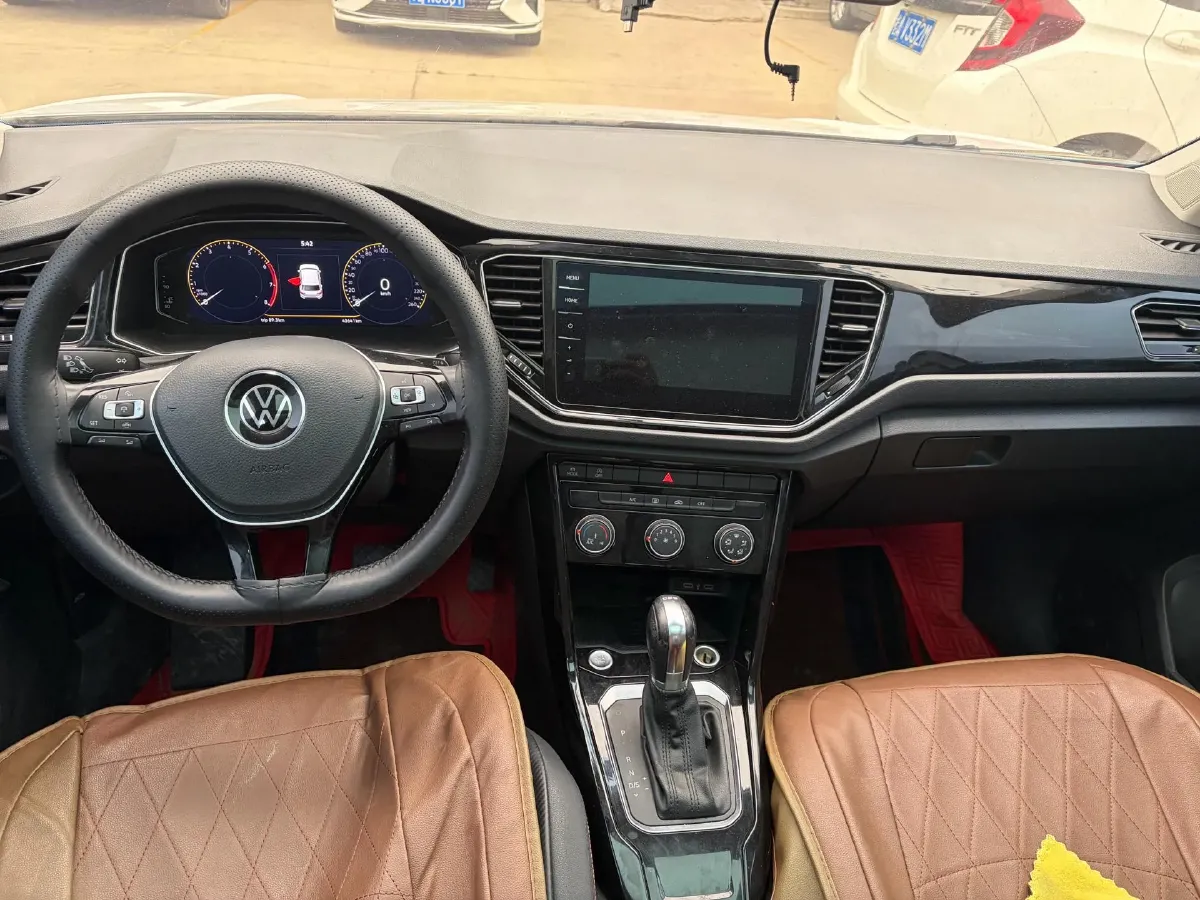 2021 Volkswagen T-Roc 1.4T 150HP L4 7DCT,autocango,china used car exporter,china ev exporter,chinese used car exporter,chinese used ev exporter