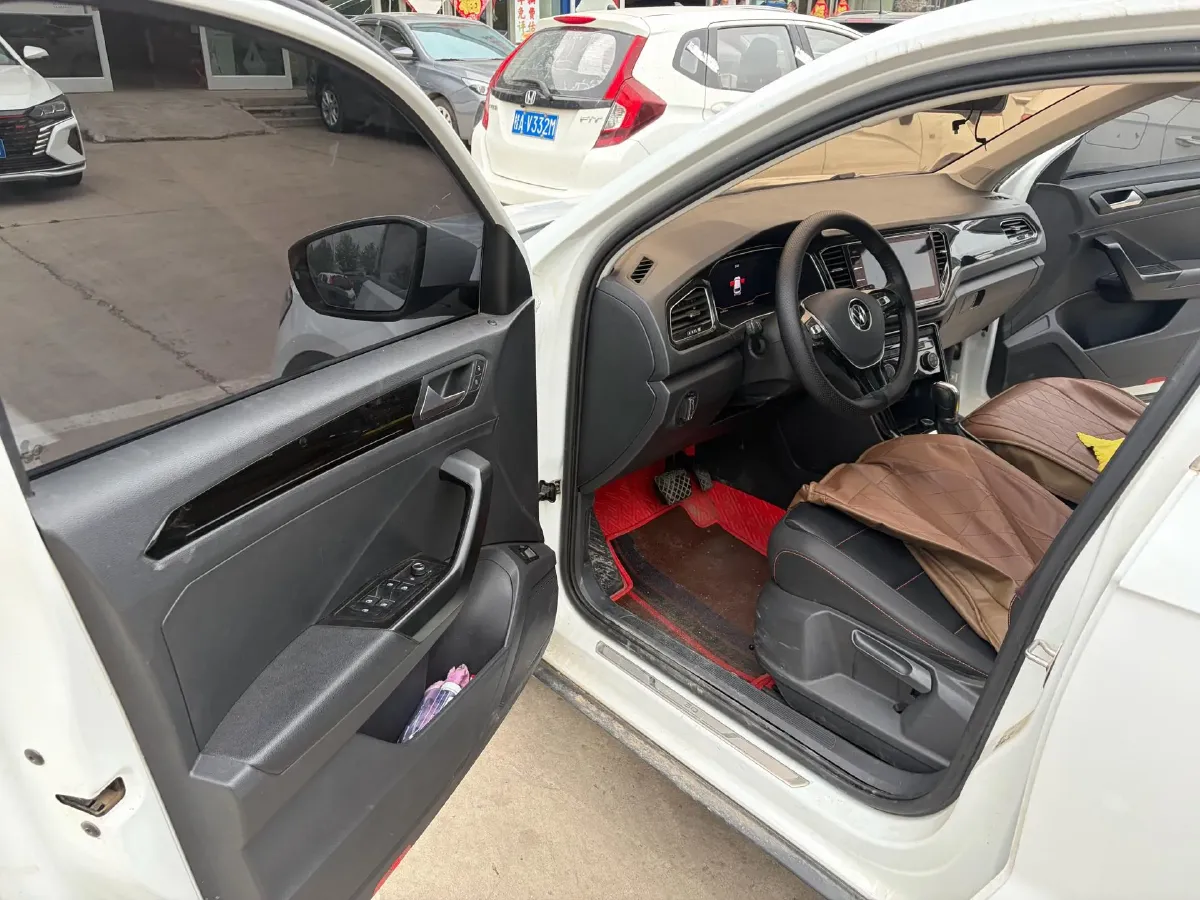 2021 Volkswagen T-Roc 1.4T 150HP L4 7DCT,autocango,china used car exporter,china ev exporter,chinese used car exporter,chinese used ev exporter