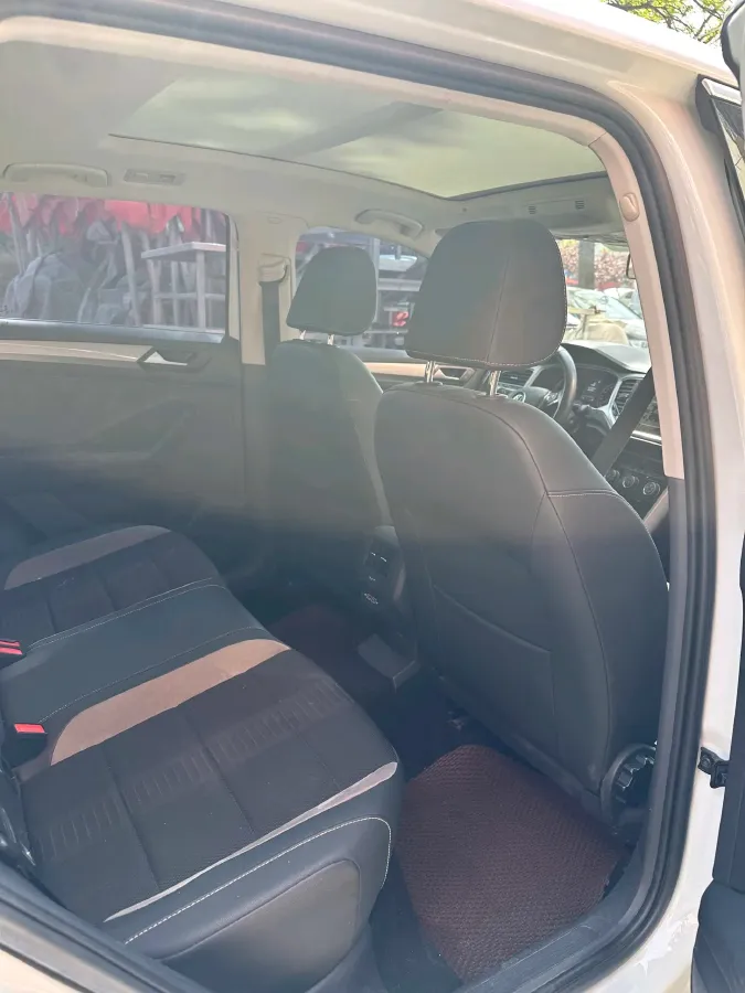 2022 Volkswagen T-Roc 1.4T 150HP L4 7DCT,autocango,china used car exporter,china ev exporter,chinese used car exporter,chinese used ev exporter