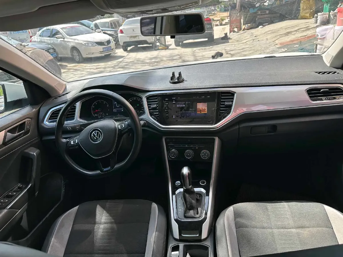 2022 Volkswagen T-Roc 1.4T 150HP L4 7DCT,autocango,china used car exporter,china ev exporter,chinese used car exporter,chinese used ev exporter