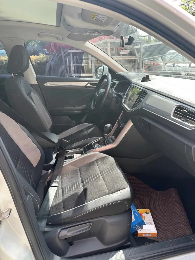 2022 Volkswagen T-Roc 1.4T 150HP L4 7DCT,autocango,china used car exporter,china ev exporter,chinese used car exporter,chinese used ev exporter