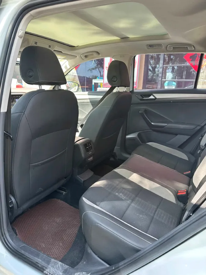 2022 Volkswagen T-Roc 1.4T 150HP L4 7DCT,autocango,china used car exporter,china ev exporter,chinese used car exporter,chinese used ev exporter